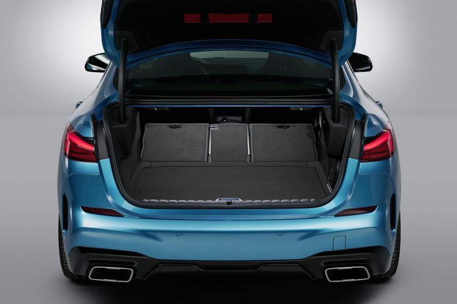 Детали интерьера BMW M235i xDrive Gran Coupe (F44) 2020 года  (WW) (фото 66 из 96)